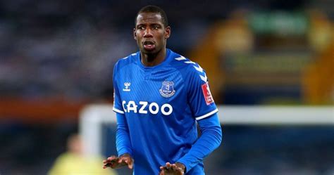 Everton confirm huge injury blow as Abdoulaye Doucoure breaks his foot