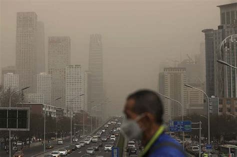 beijing-air-pollution-WU-HONGEPA-EFEREXShutterstock- Green Queen