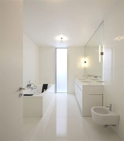 45 Stylish and Laconic Minimalist Bathroom Décor Ideas | DigsDigs