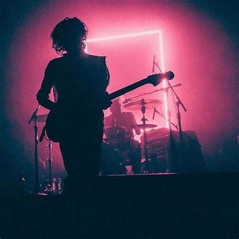 typical rock bands and concerts aesthetic | The 1975, Top music artists ...