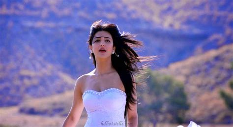 Shruti Hassan Hot Images From Ramaiya Vastavaiya - Indian Actress Wallpapers Photos and Movie Stills