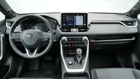 2020 Toyota RAV4 Interior Driveway Test | More practical than it appears