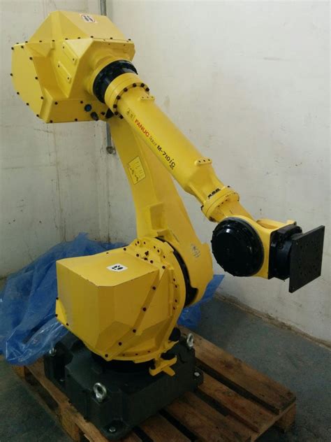 FANUC 6-axis Handling Robot, excellent condition – FCA PRICE M-710iC/50, payload capacity 50 kg ...