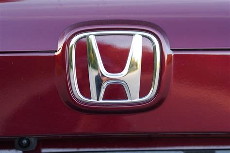 Honda Insight wows with impressive efficiency, premium trimmings - CNET