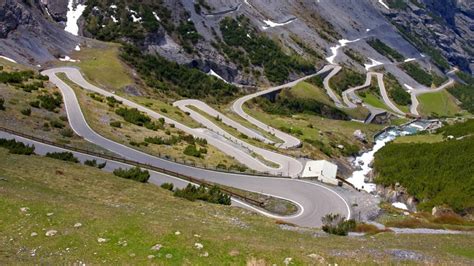 All About the Stelvio Pass – Auto Trends Magazine