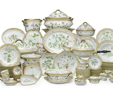 A ROYAL COPENHAGEN PORCELAIN 'FLORA DANICA' DINNER SERVICE , 20TH CENTURY, BLUE WAVE AND GREEN ...