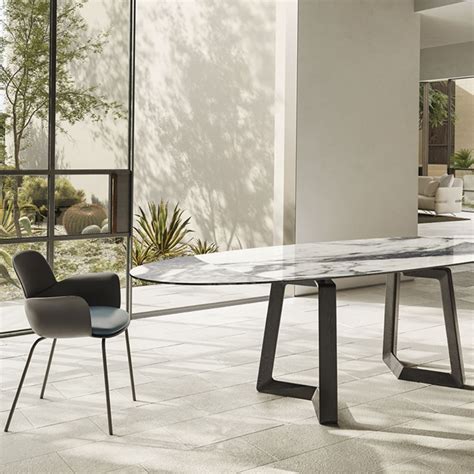 Aliante dining table - Natuzzi Italia - Furniture & Furnishing