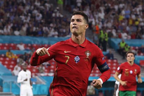 Cristiano Ronaldo iguala recorde de gols por seleções e classifica ...