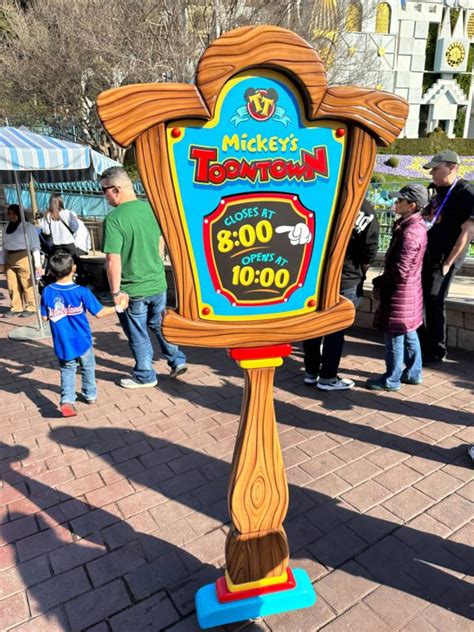 New Sign for Mickey's Toontown Closing During Fireworks at Disneyland ...