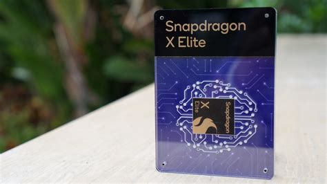 How do Snapdragon X Elite benchmarks compare to Apple and Intel?