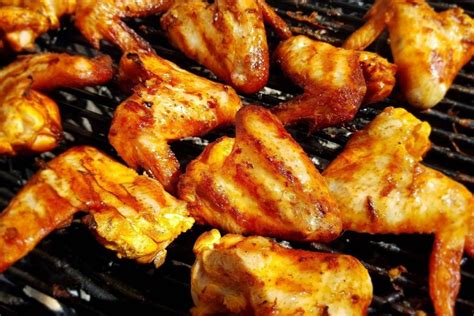 7 Best Ways to Reheat Your Leftover Chicken Wings! (Updated 2025)