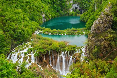 The World's Most Beautiful Waterfalls: Niagara Falls, Sutherland Falls, And More