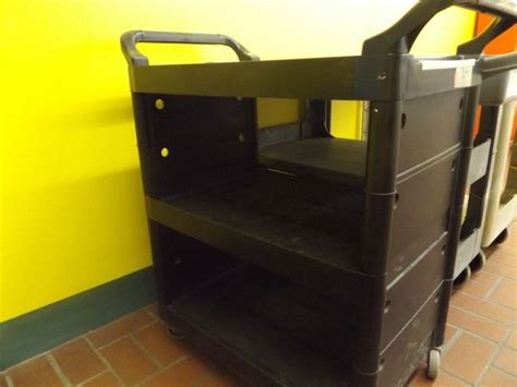 RUBBERMAID ROLLING RETAIL CART | Superior Auction & Appraisal LLC | Rubbermaid, Office safe ...