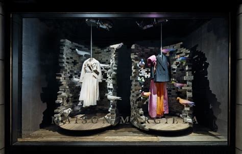 The Best Window Displays During New York Fashion Week Photos ...