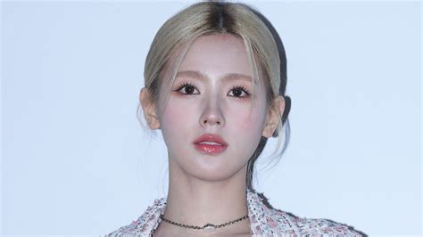 Miyeon of (G)I-DLE Wore a Matching Lace Set for Her Birthday — See ...