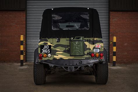 Land Rover Defender Military Edition | Uncrate