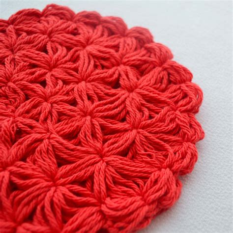 The Puffy Star Trivet- Free Crochet Pattern - Amelia Makes