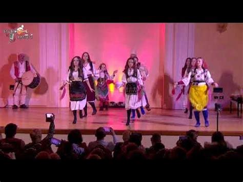 Grupi I Valleve Bajram Curri - Vallja e Tropojes (Festival Fest Folk 9° ed) - YouTube