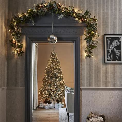 Christmas hallway decorating ideas to impress your guests