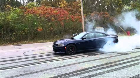 2015 Dodge Charger SRT Hellcat burnout. - YouTube