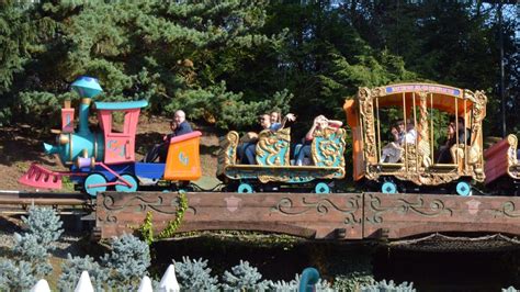 Casey Jr. Circus Train at Disneyland Paris Full Ride Experience HD (Le ...