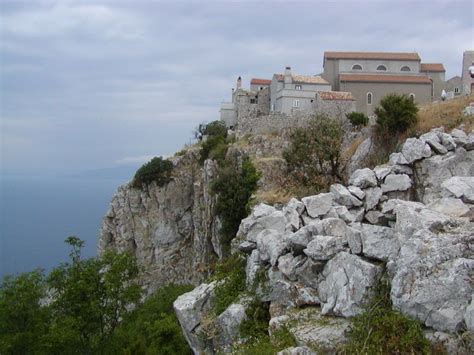 Lubenice Mount Rushmore, Coastline, Island, Mansions, Mountains ...