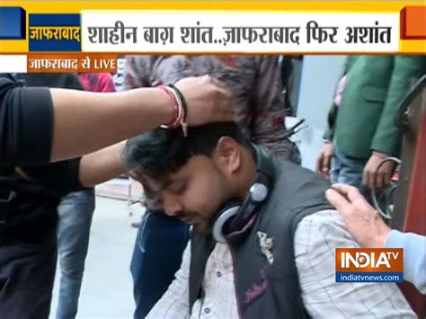 Jaffrabad protest: India TV cameraman sustains head injury in stone-pelting between pro, anti ...