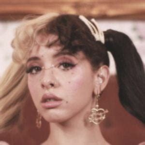 Melanie Martinez - Age, Family, Bio | Famous Birthdays