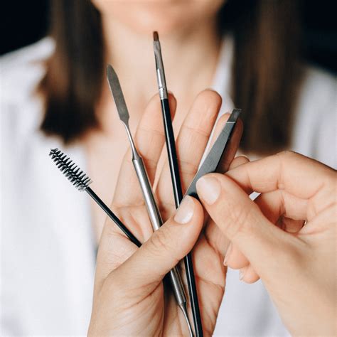 The Best Tweezers for Eyebrows: Your Guide!