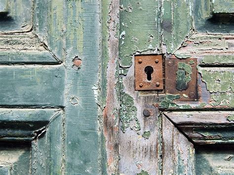 Green wooden door, door, keyhole, rust, paint, old, HD wallpaper | Wallpaperbetter