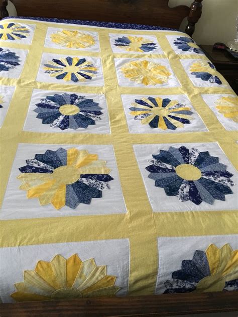 I just this quilt, yellow and blue are my favorite! | Blue quilts ...