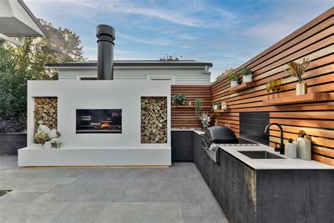 How to create an outdoor fireplace kitchen in your backyard