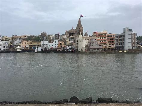 Exploring Dwarkadhish Temple: Gujarat's Sacred Abode