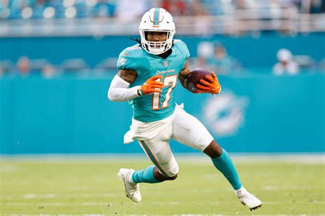 Miami Dolphins’ Rookie Jaylen Waddle Makes an ‘Instant Impact’ in