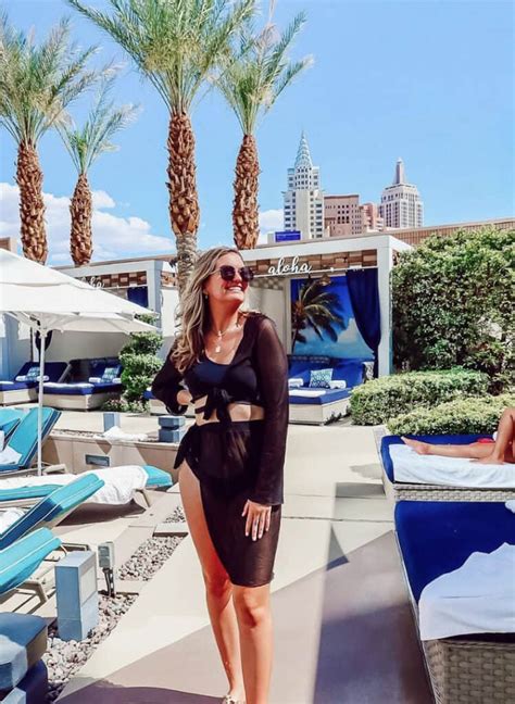 18+ Chic Vegas Pool Party Outfits for Next-Level Aesthetic!