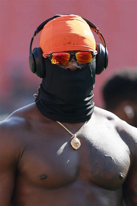 David Njoku Arrives in Mask at Browns Game After Burning Face