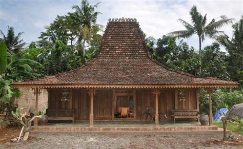 Nama Rumah Adat Jawa Tengah, Gambar & Keunikannya Masing-masing