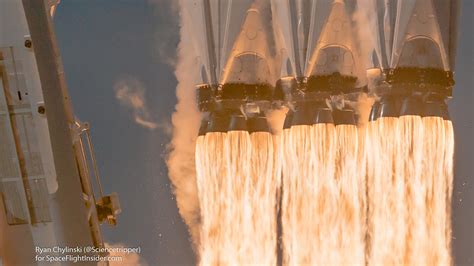 Falcon Heavy flame fire detail, one of several zooms from a larger ...