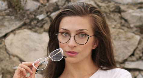 Glass or Plastic: Which Type of Lens Should You Choose? - Optometrists.org