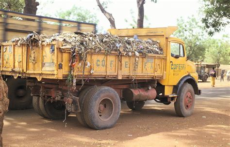Garbage truck | Garbage truck. Mali. Photo: Curt Carnemark /… | Flickr