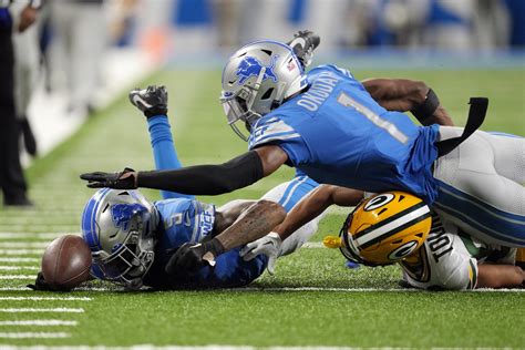 Lions' season still appears lost despite win over Packers | AP News