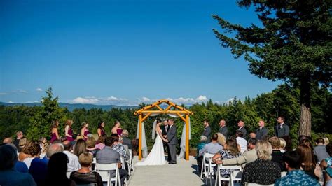 Shuksan Golf Club offers outdoor bridal terrace for ceremony ...