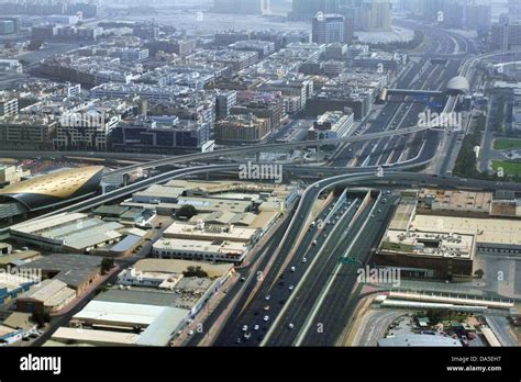 Aerial view of dubai highway Stock Photo - Alamy