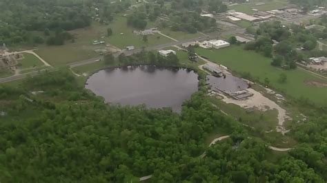 Texas sinkhole growing as Daisetta residents watch and wait | khou.com