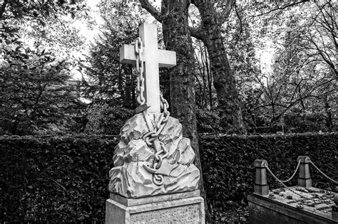 Cross,tomb,grave,graveyard,chain - free image from needpix.com