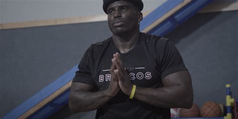 Tyreek Hill Shares a Video of His Yoga Workout Routine