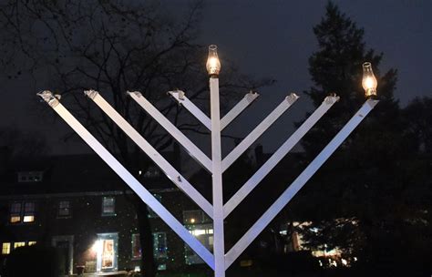 F&M students light 9-foot menorah on first night of Hanukkah | Local ...