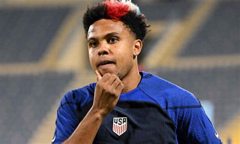 McKennie debuts red white & blue hair for USMNT at World Cup