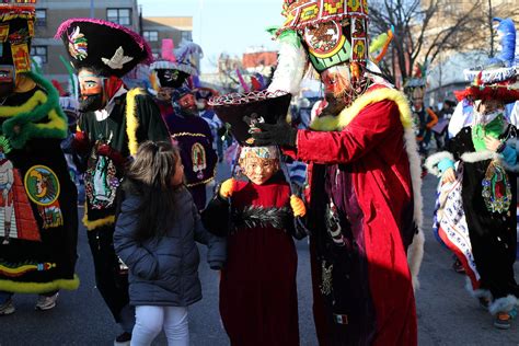 Fixing a headdress at Three Kings' Day Parade | Three Kings'… | Flickr