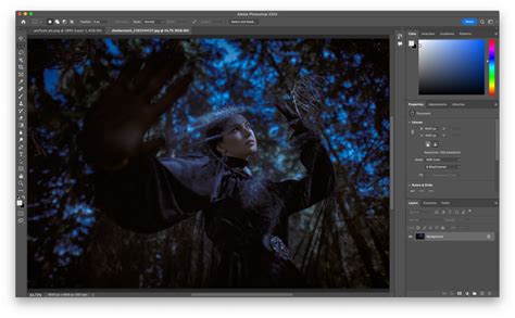 How to Resize a Layer in Photoshop: 2 Easy Ways | Skylum How-To | Skylum How-to